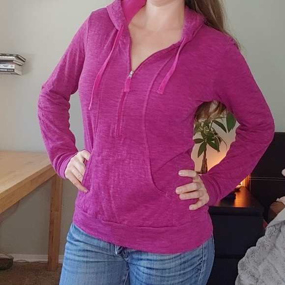 Wildberry half zip hoodie w thumb holes and front kangaroo pocket - Picture 5 of 8